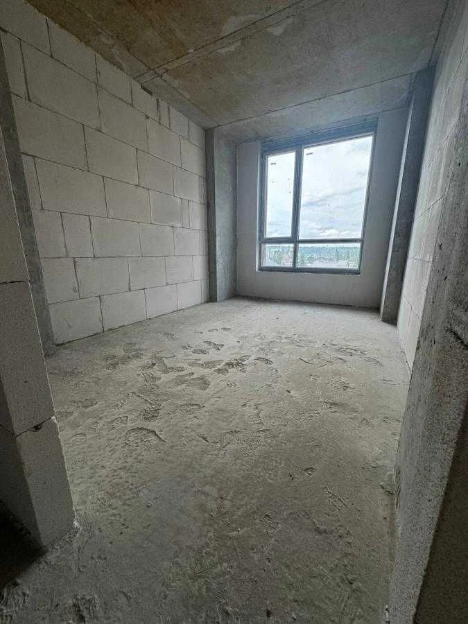 Urgent! 3-room apartment. Available.