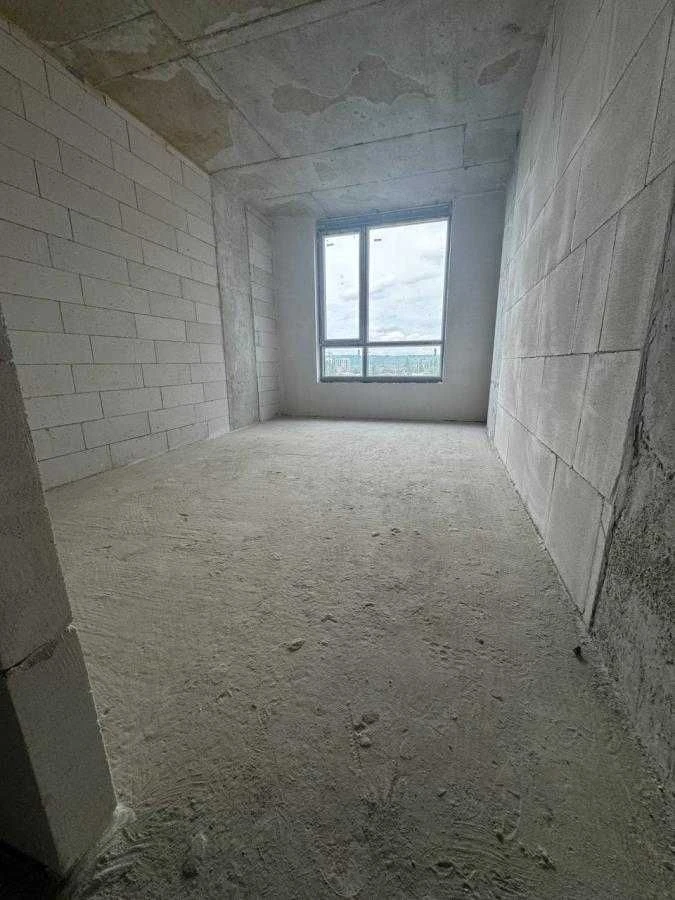 Urgent! 3-room apartment. Available.