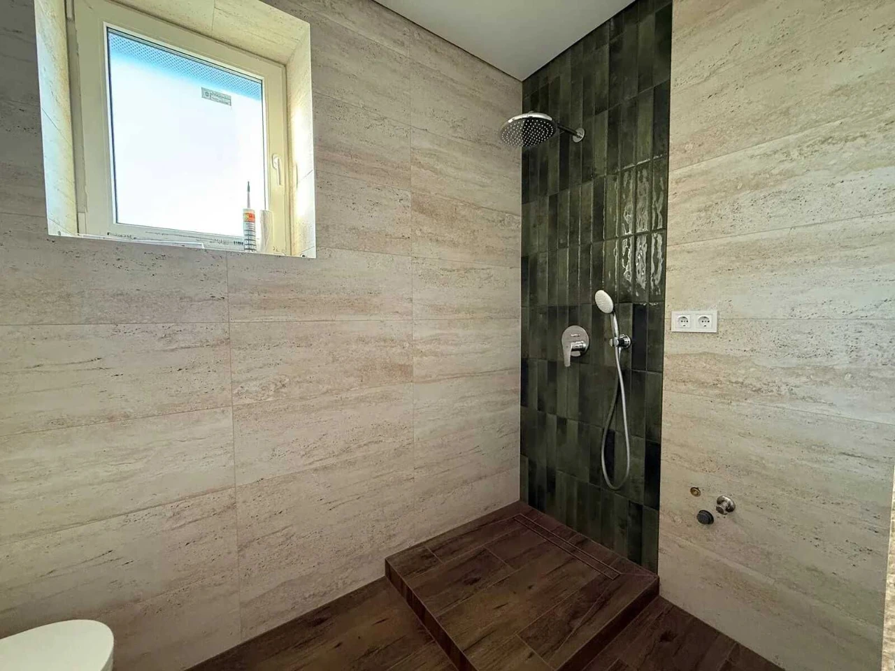 One-room apartment with a private terrace