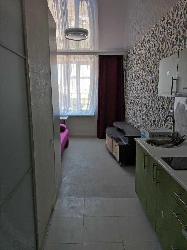 For Sale: 1 room apartment in the center with major renovation.