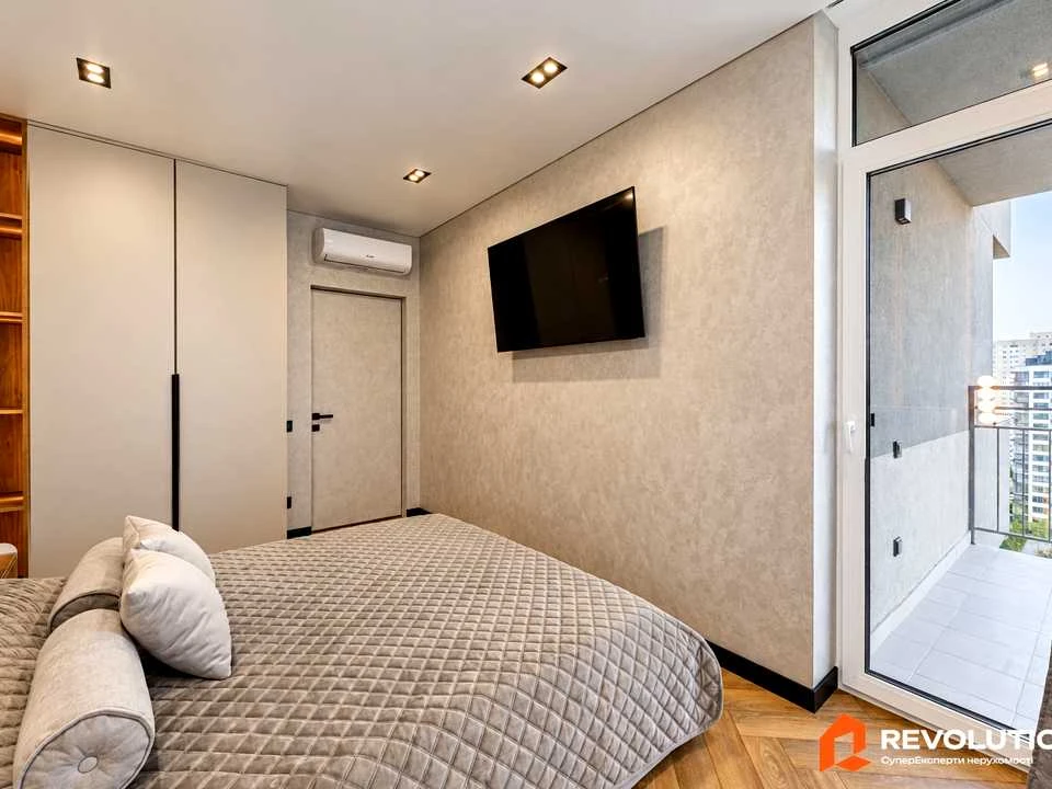 Apartment. Kyiv, Rodyny Kristeriv St.