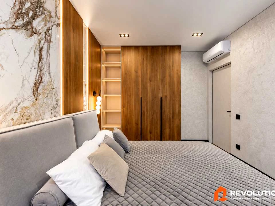 Apartment. Kyiv, Rodyny Kristeriv St.