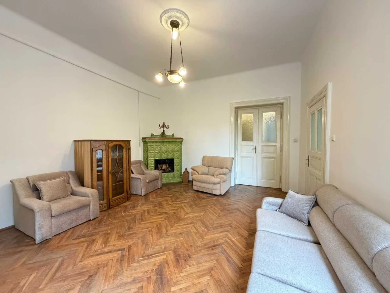 Sale of a luxury apartment with a fireplace near the Polytechnic, St. Arch