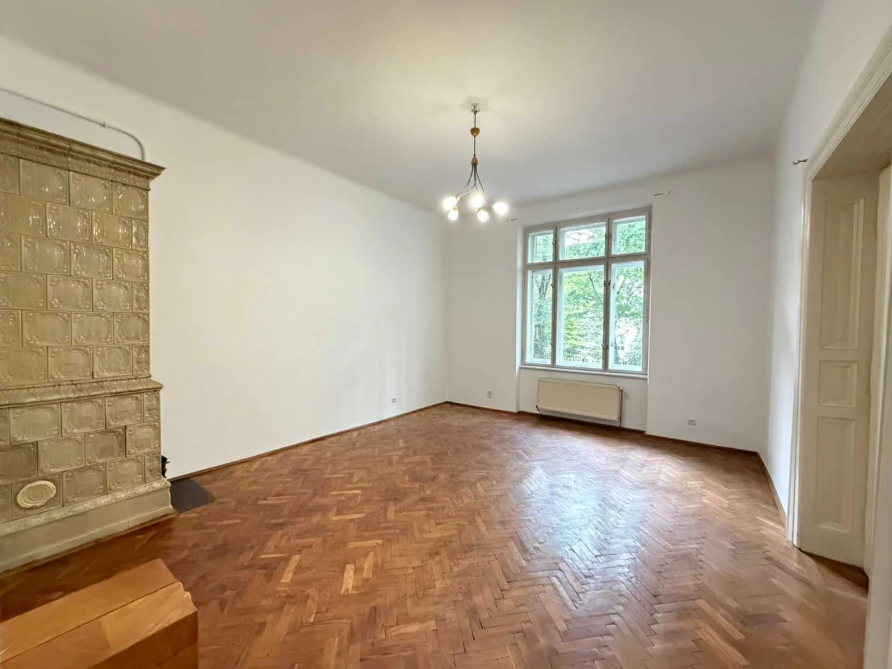 Sale of a luxury apartment with a fireplace near the Polytechnic, St. Arch