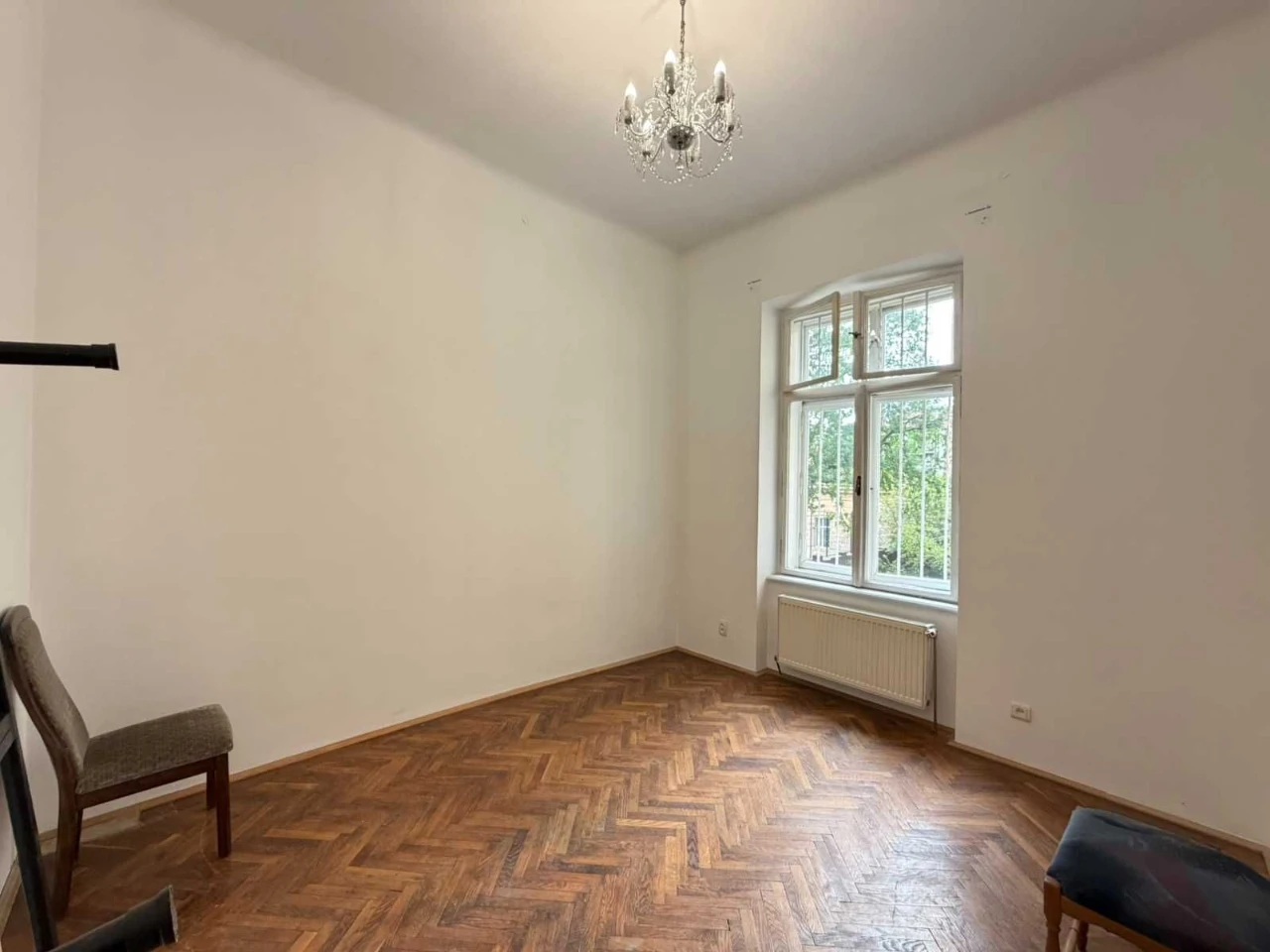 Sale of a luxury apartment with a fireplace near the Polytechnic, St. Arch