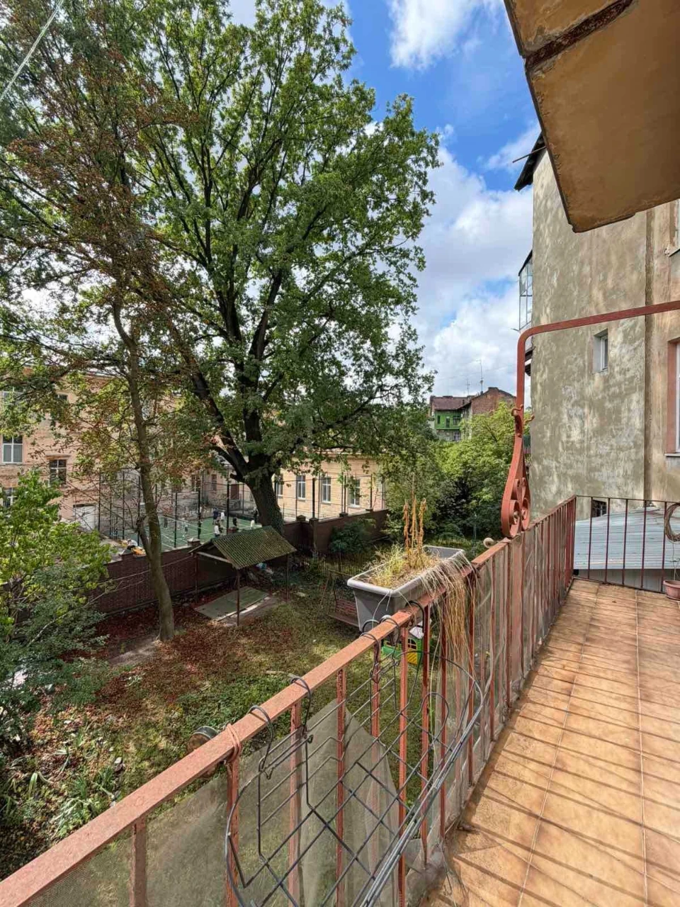 Sale of a luxury apartment with a fireplace near the Polytechnic, St. Arch