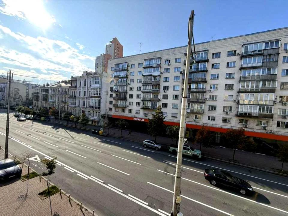 Apartment. Kyiv, Velika Vasylkivska Street.