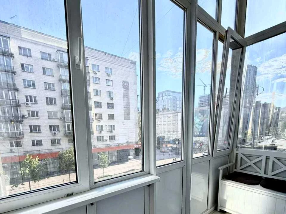 Apartment. Kyiv, Velika Vasylkivska Street.
