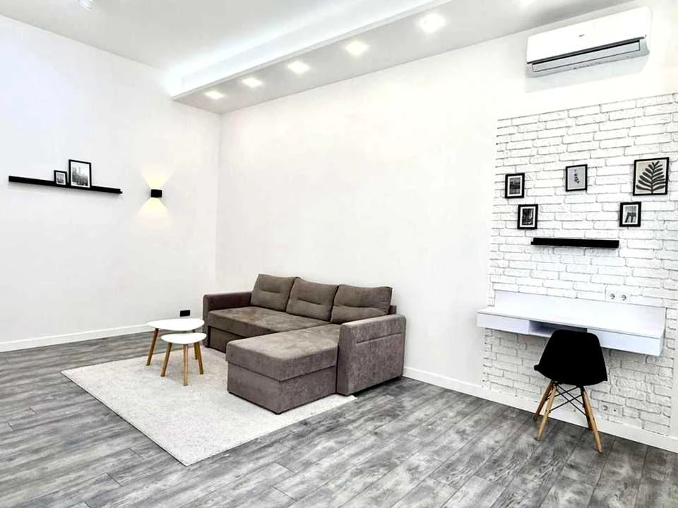 Apartment. Kyiv, Velika Vasylkivska Street.