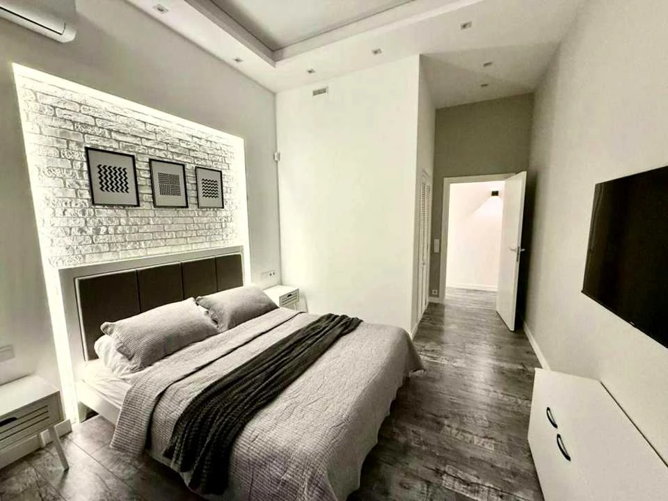 Apartment. Kyiv, Velika Vasylkivska Street.