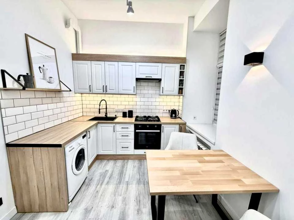 Apartment. Kyiv, Velika Vasylkivska Street.