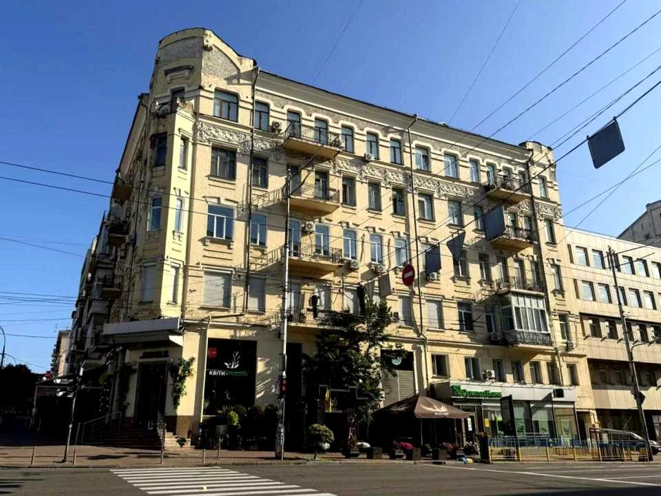 Apartment. Kyiv, Velika Vasylkivska Street.
