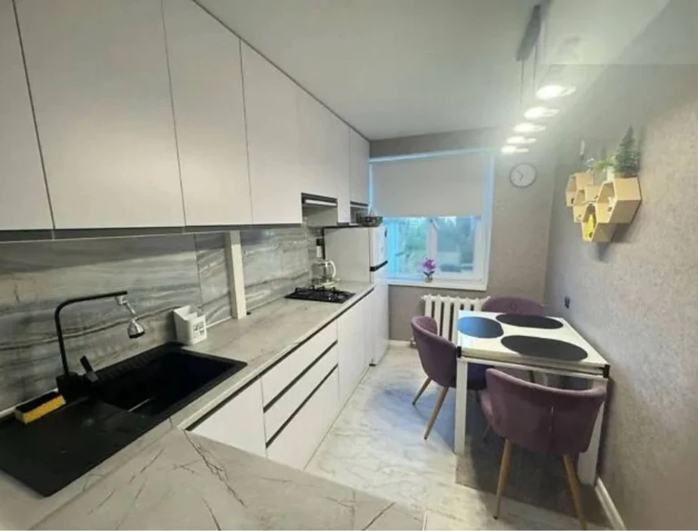 For sale 2-room apartment in the center, Naberezhna (voucher, certificate)