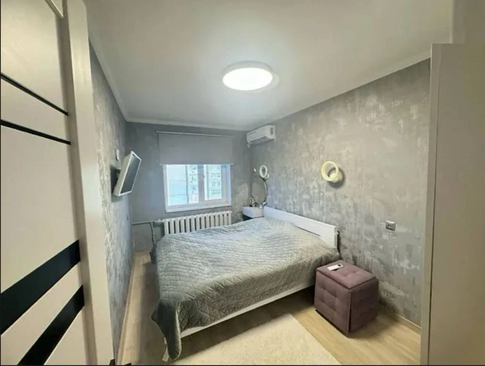 For sale 2-room apartment in the center, Naberezhna (voucher, certificate)