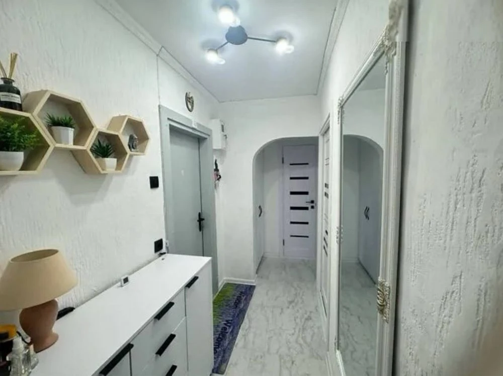 For sale 2-room apartment in the center, Naberezhna (voucher, certificate)