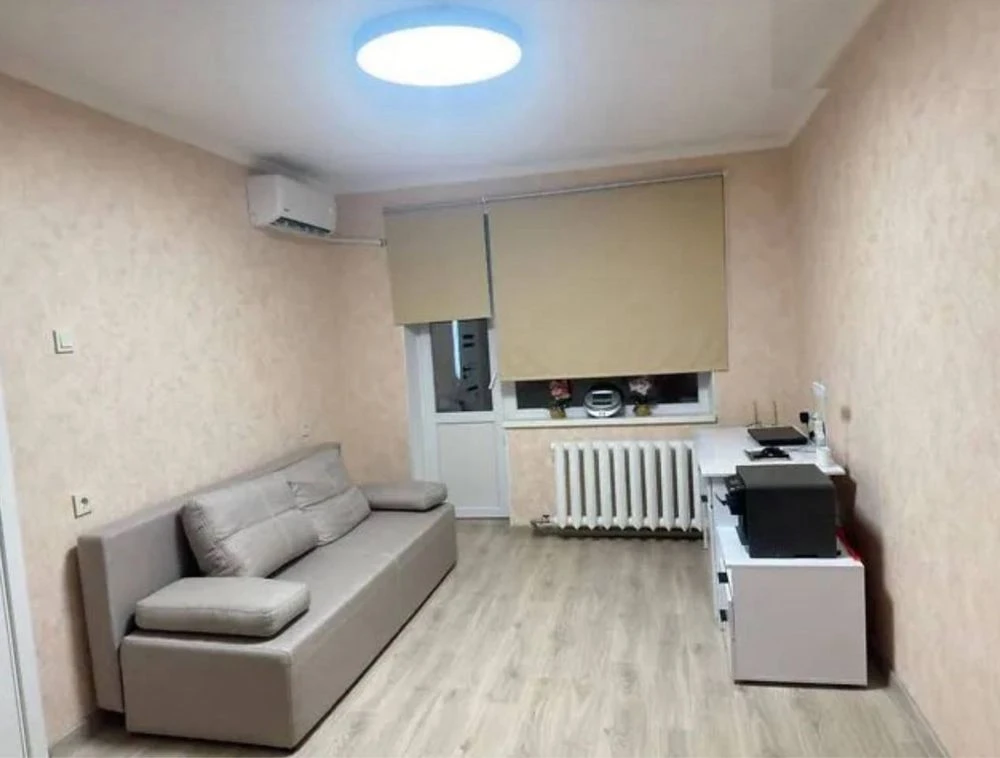 For sale 2-room apartment in the center, Naberezhna (voucher, certificate)