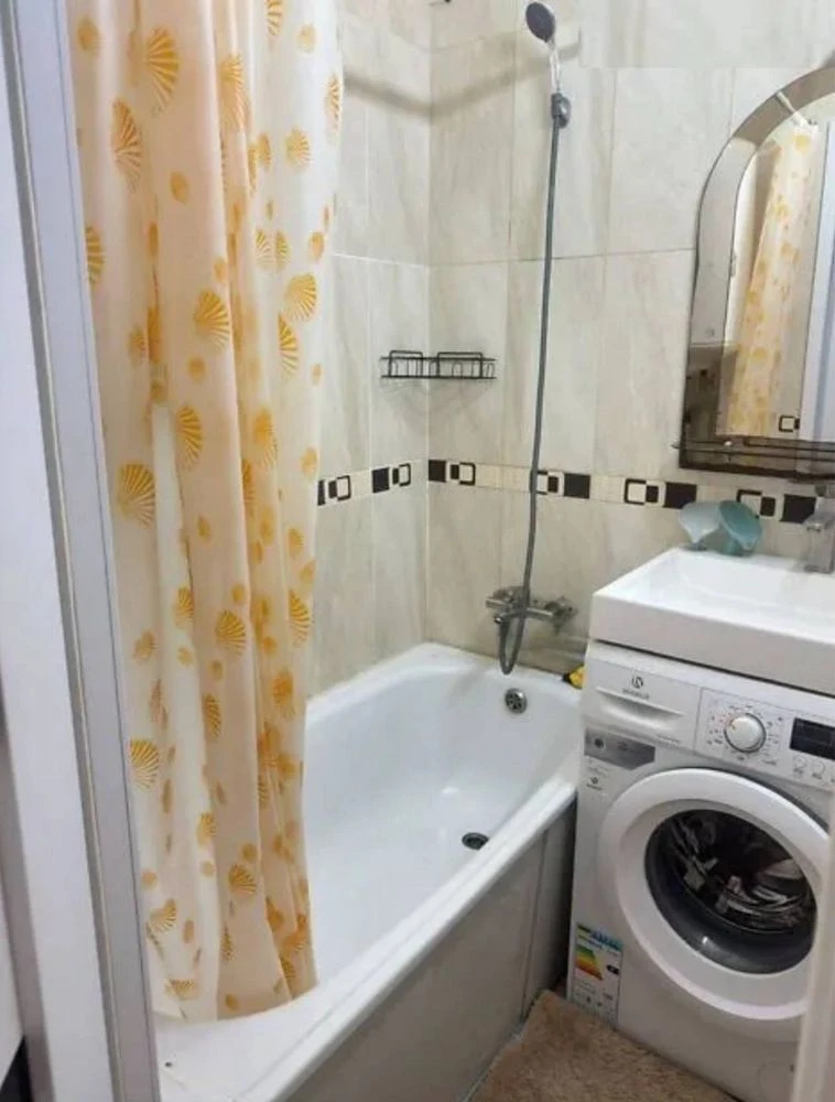 For sale 2-room apartment in the center, Naberezhna (voucher, certificate)