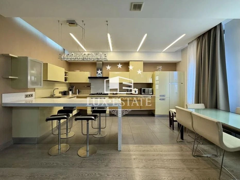 For sale: 4-room apartment in the club new building of the Monolith residential complex