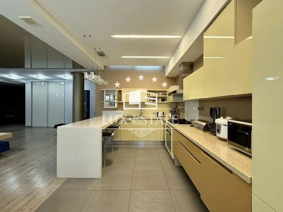 For sale: 4-room apartment in the club new building of the Monolith residential complex