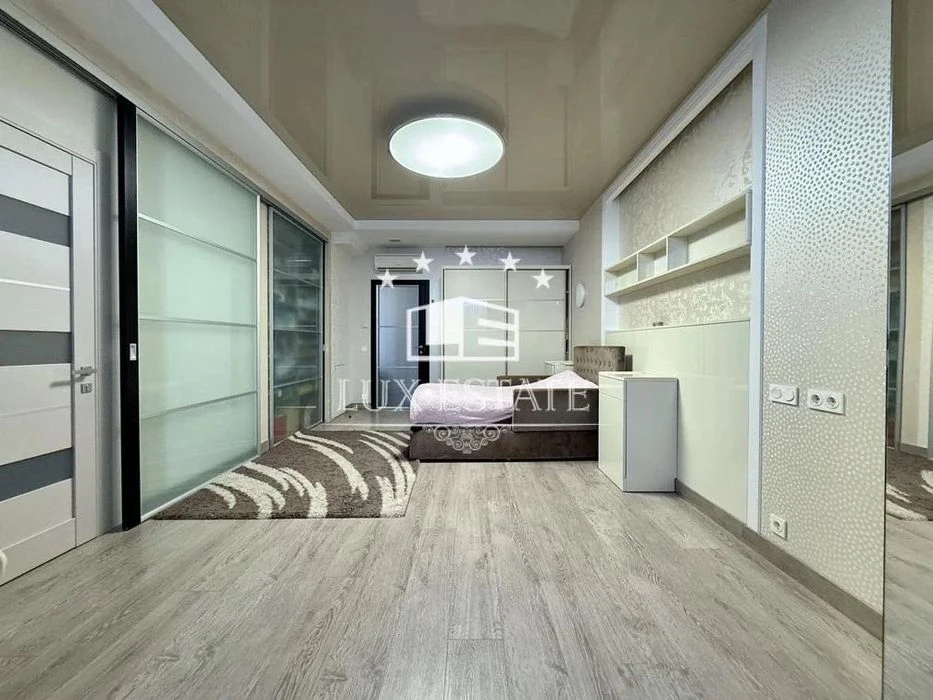 For sale: 4-room apartment in the club new building of the Monolith residential complex