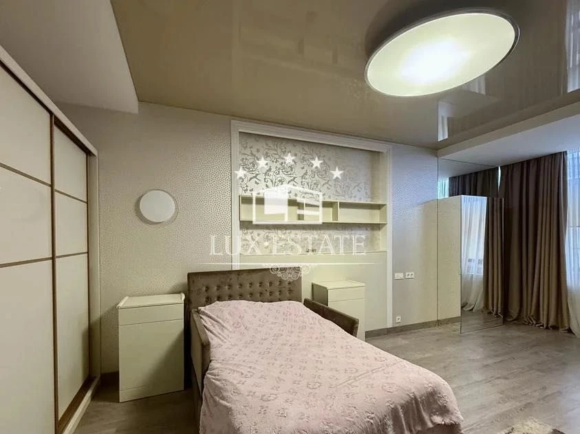 For sale: 4-room apartment in the club new building of the Monolith residential complex