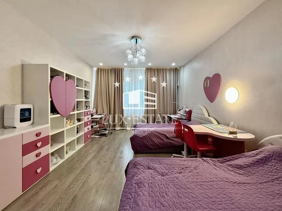 For sale: 4-room apartment in the club new building of the Monolith residential complex
