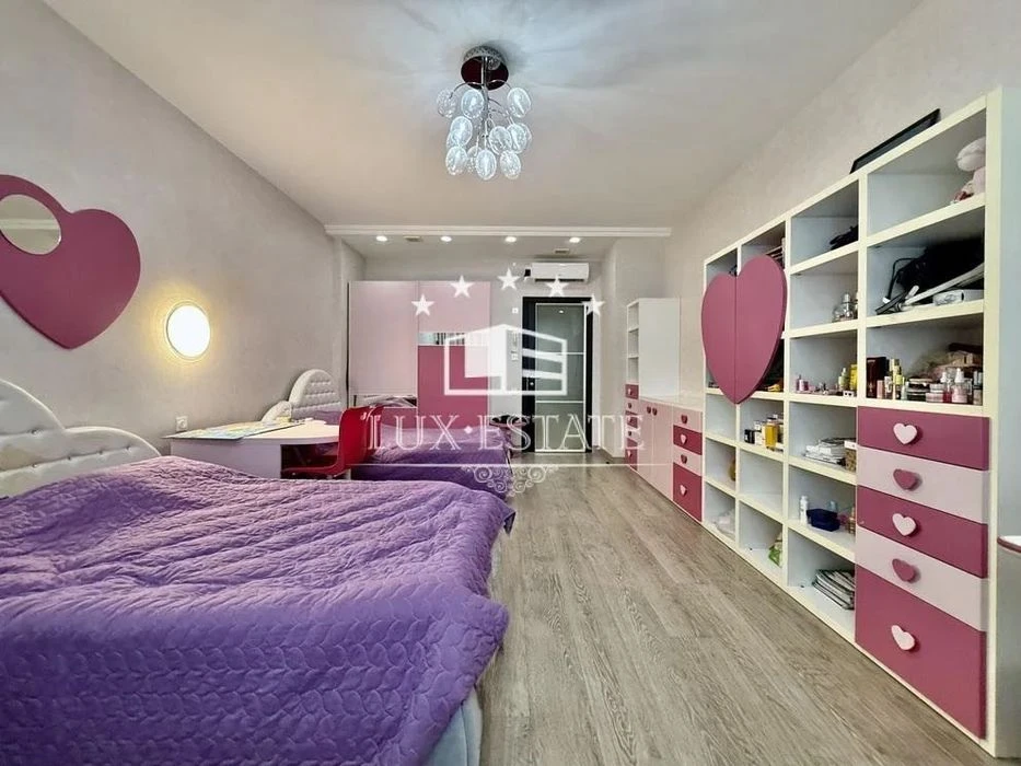 For sale: 4-room apartment in the club new building of the Monolith residential complex