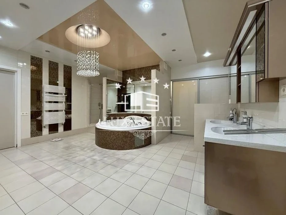 For sale: 4-room apartment in the club new building of the Monolith residential complex