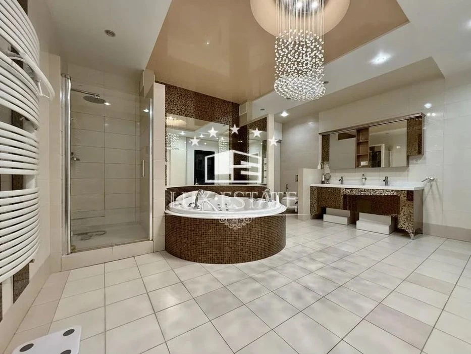 For sale: 4-room apartment in the club new building of the Monolith residential complex