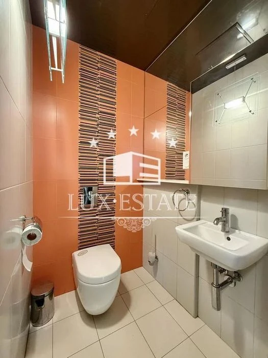 For sale: 4-room apartment in the club new building of the Monolith residential complex