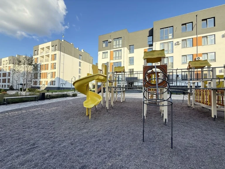 Great 2-room apartment in new building with a closed area! 3 floors