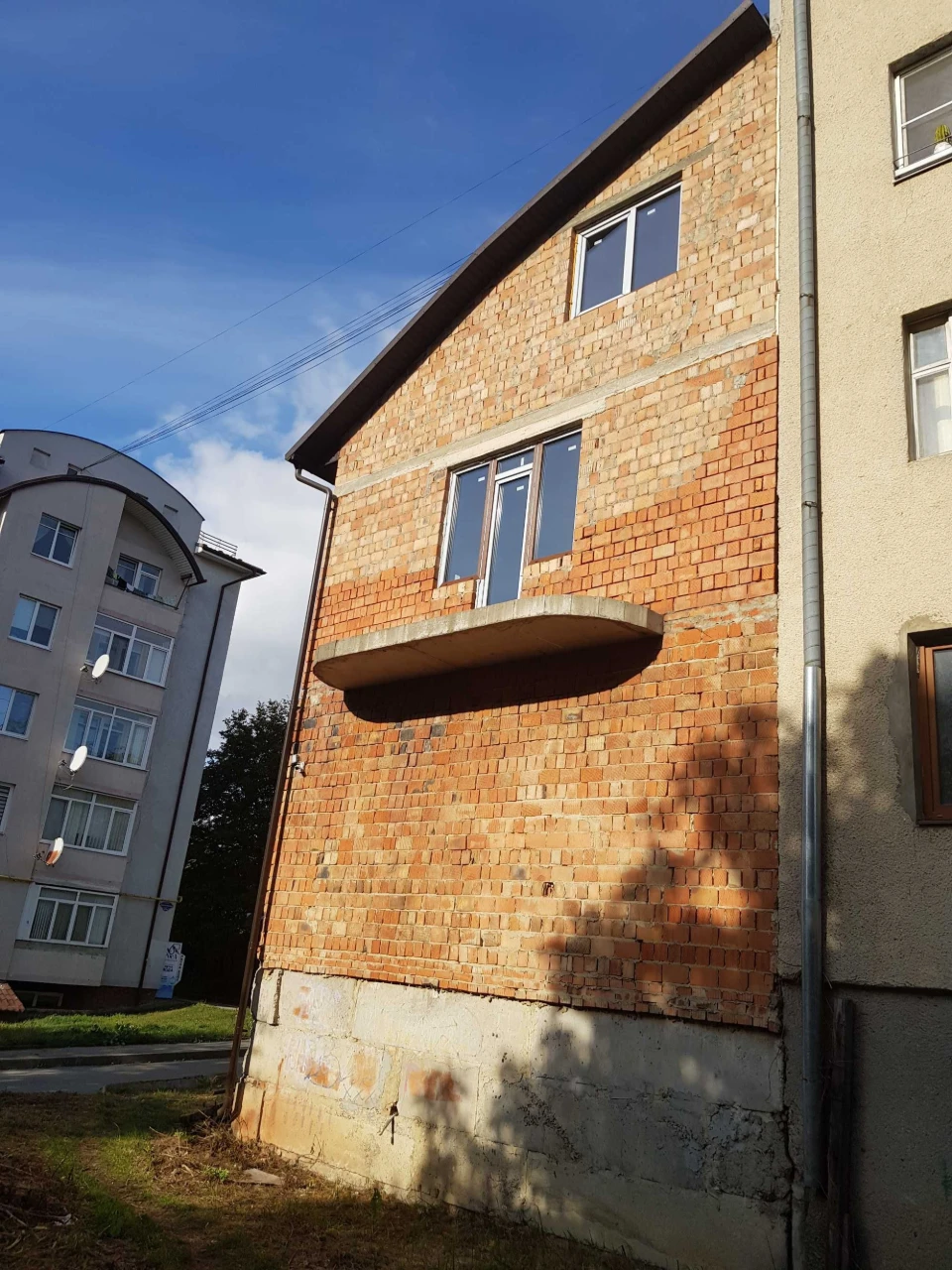 Продаж 5к квартири 211 кв. м на вул. Авангардна 45