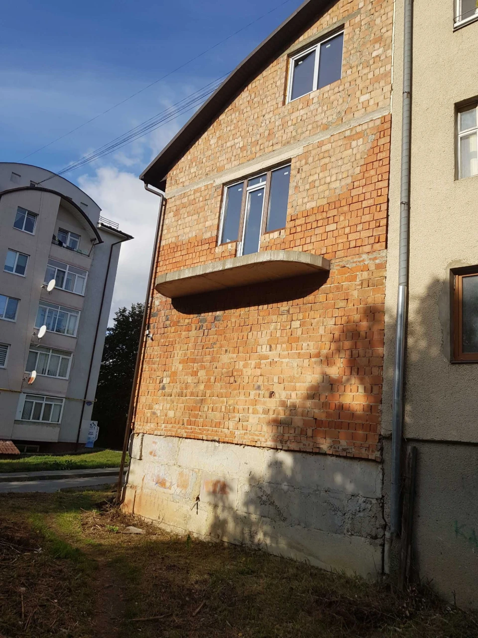 Продаж 5к квартири 211 кв. м на вул. Авангардна 45