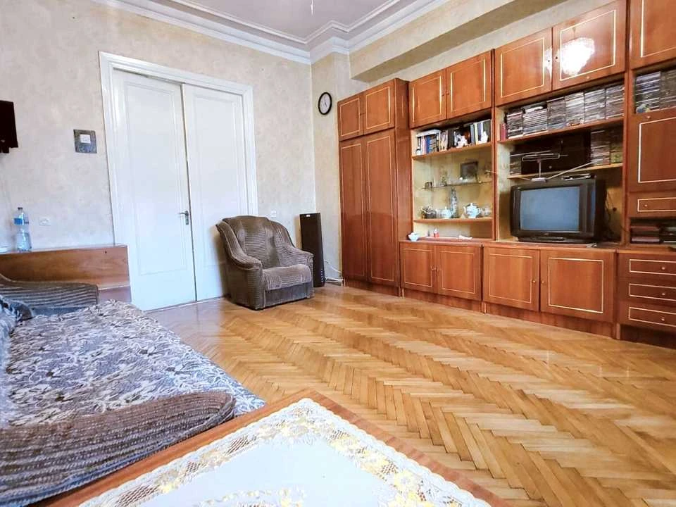 Квартира. Київ, Будівельників пров.