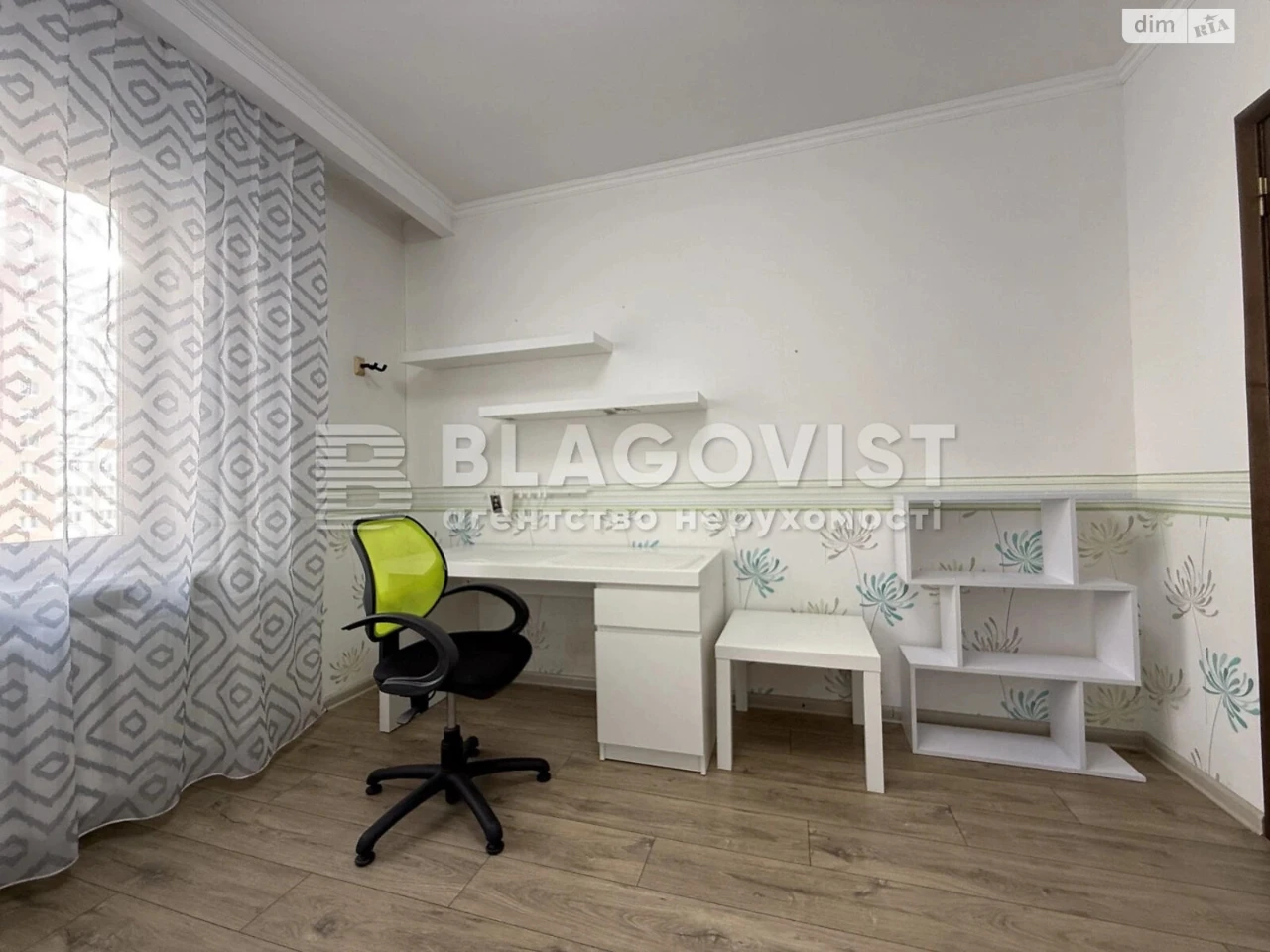 Apartment for Sale, Poznyak
