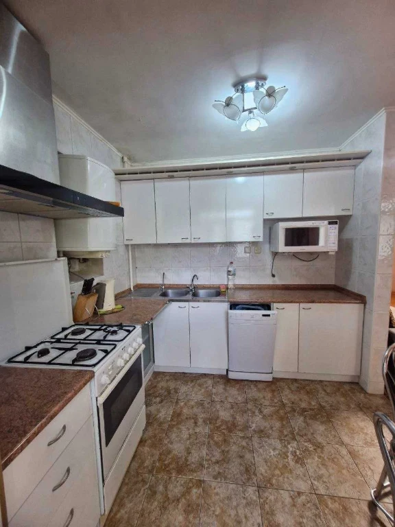 Продам 3-к.квартиру возле Юридичекой академии(4ст. Фонтана)