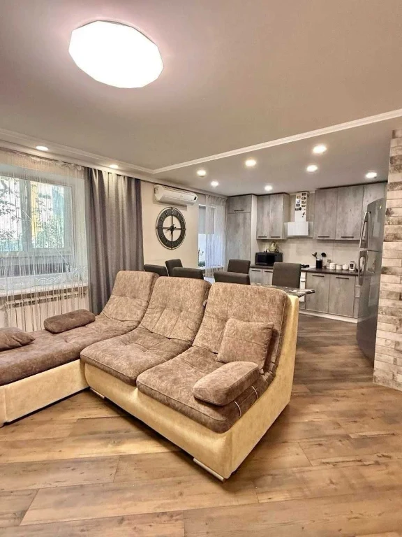 3 комнаты, 80 кв.м. Таирова/Королева/Костанди, 4-й этаж, кирпич
