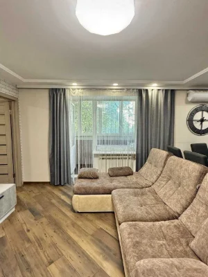 3 комнаты, 80 кв.м. Таирова/Королева/Костанди, 4-й этаж, кирпич