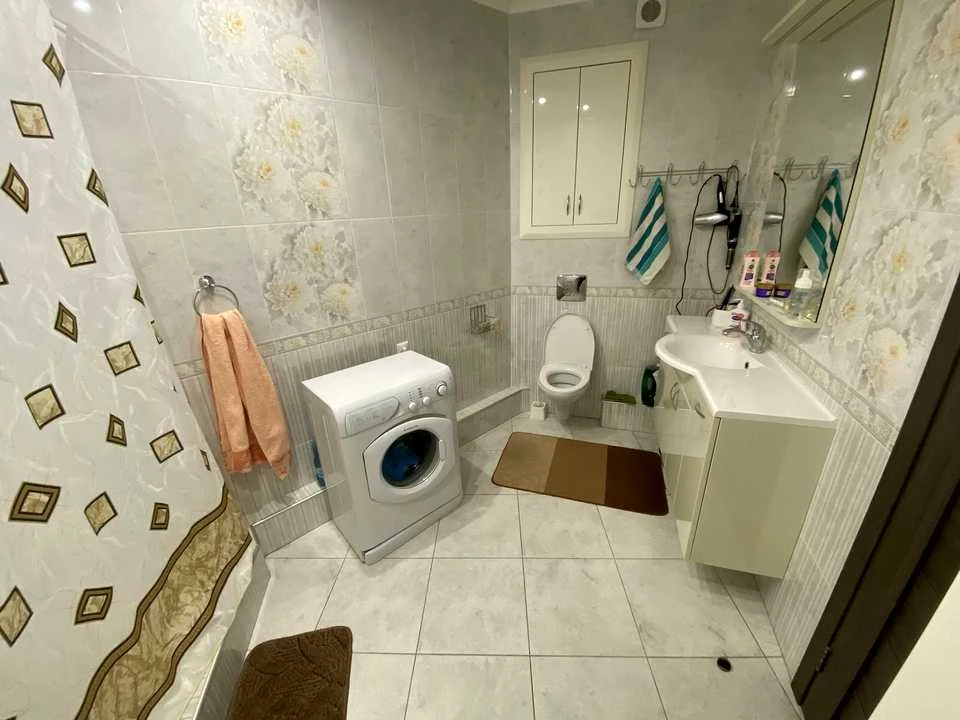 Apartment. Kyiv, Mezhylova Street.
