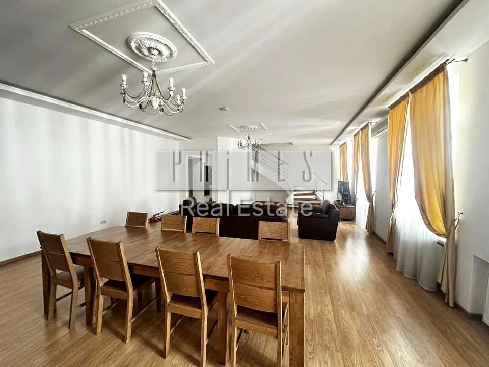 Apartment. Kyiv, Tarasa Shevchenko Avenue.