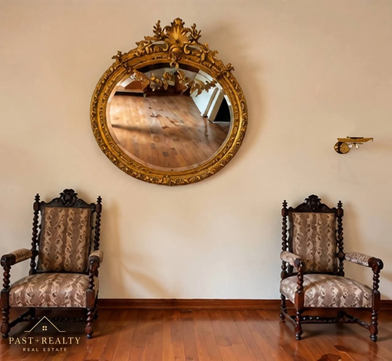 Spacious apartment 150 m2 with natural wood and fireplace