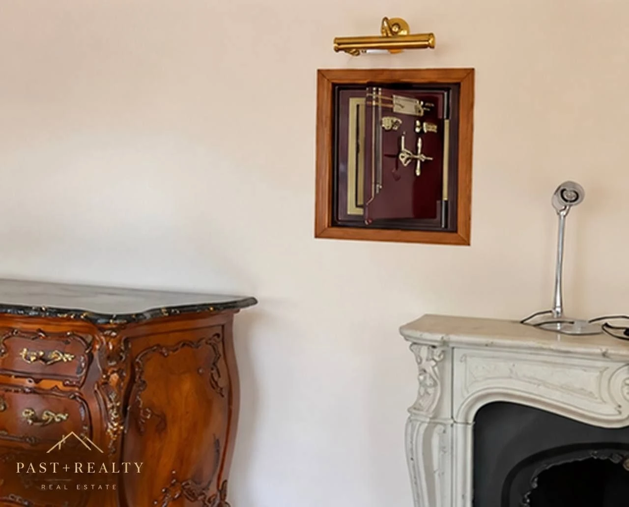 Spacious apartment 150 m2 with natural wood and fireplace
