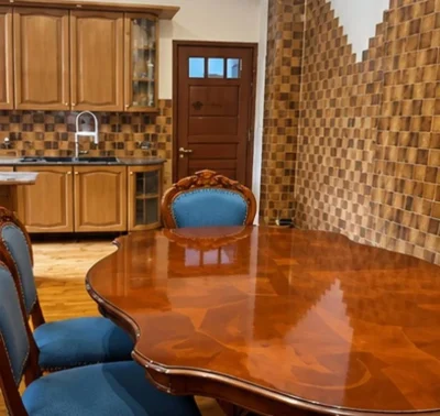 Spacious apartment 150 m2 with natural wood and fireplace
