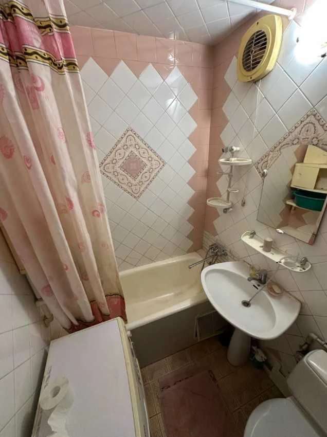 Продажа трехкомнатной квартиры на Сегедской