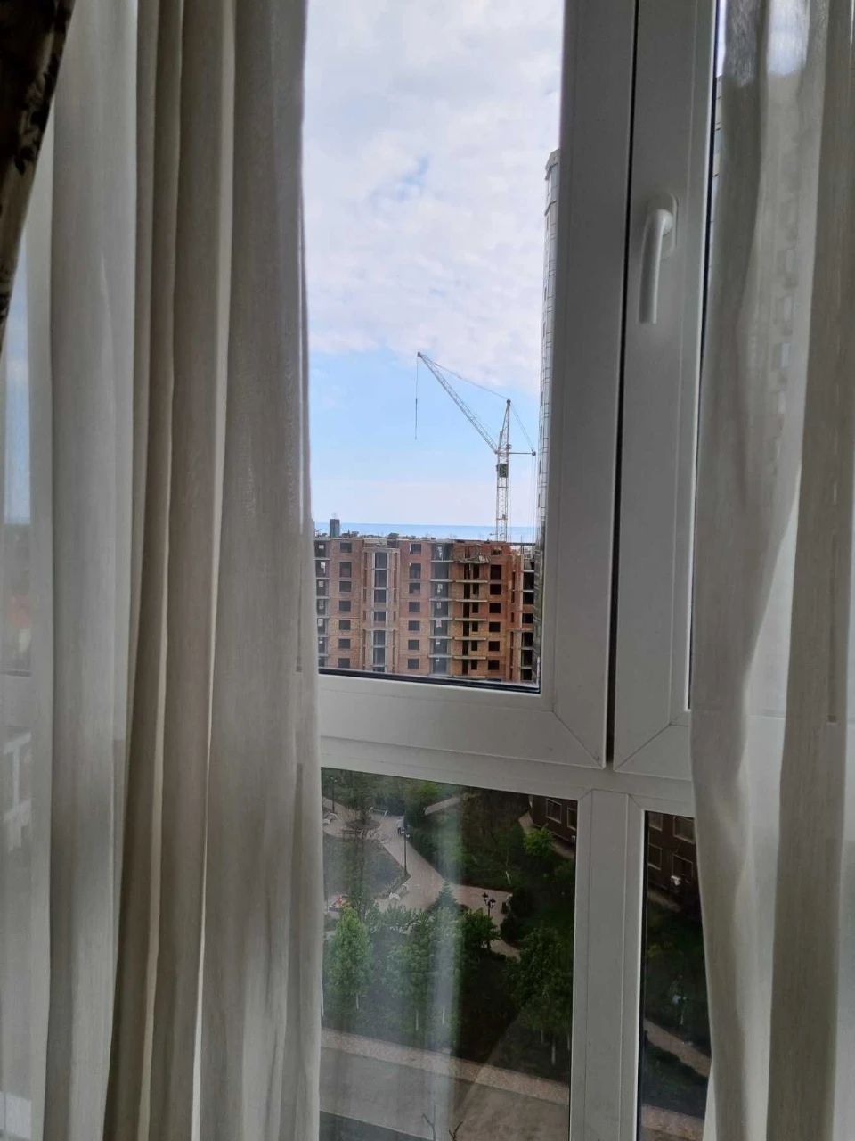 Продажа 2-комнатной квартиры с ремонтом в ЖК "Острова"