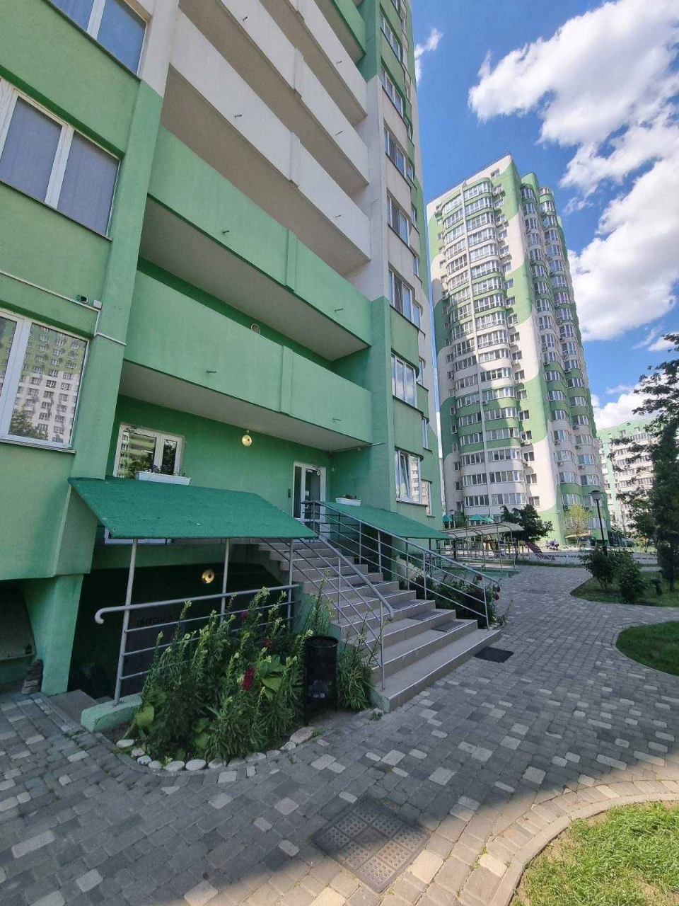 Продажа 2-комнатной квартиры с ремонтом в ЖК "Острова"