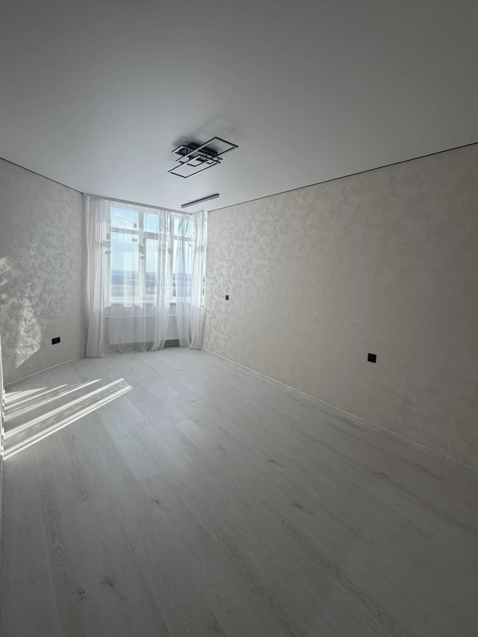2-кімнатна квартира в новому будинку — 59,2 м², ремонт, закр