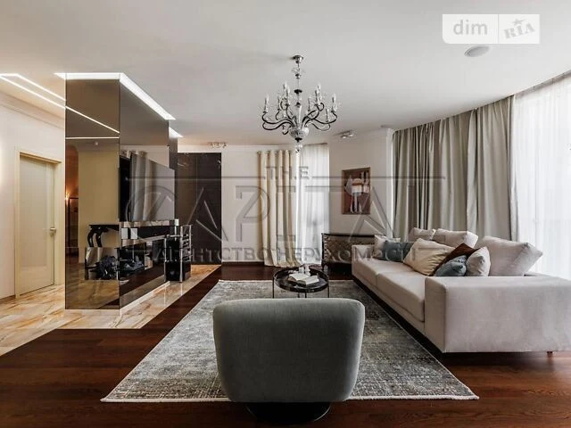 Sale of 3-room apartment 150 sq. m. on Andriy Verkhoglyada St. 20 •