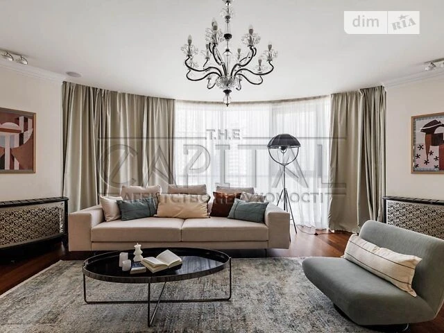 Sale of 3-room apartment 150 sq. m. on Andriy Verkhoglyada St. 20 •