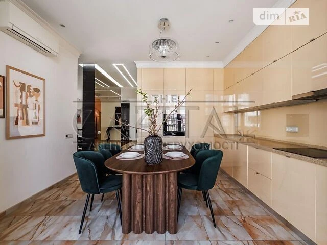 Sale of 3-room apartment 150 sq. m. on Andriy Verkhoglyada St. 20 •